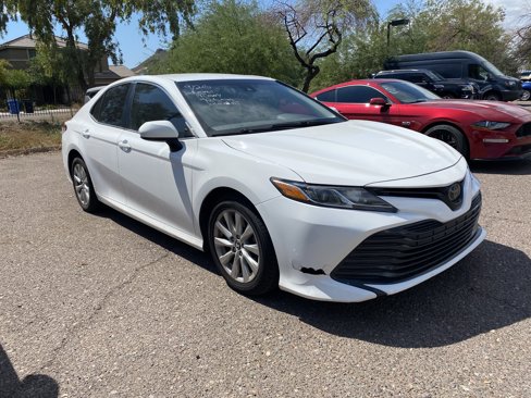 Used 2018 Toyota Camry LE image 2