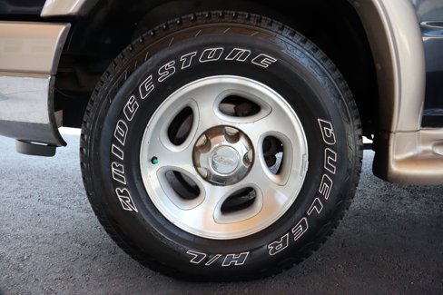 Used 2000 Ford Explorer Eddie Bauer image 39
