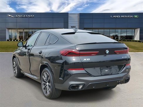 Used 2022 BMW X6 xDrive40i w/ Executive Package image 2
