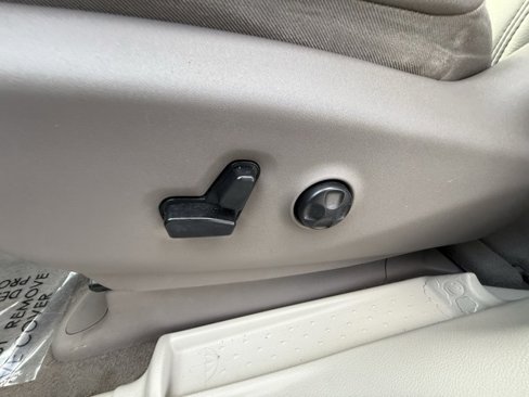 Used 2018 Chrysler Pacifica Touring-L Plus image 15