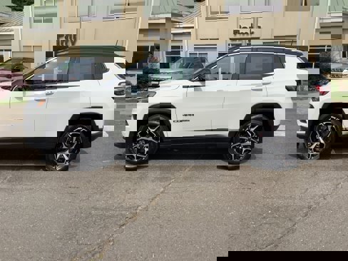 New 2025 Jeep Compass Limited w/ Sun and Sound Group image 4