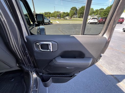 Used 2021 Jeep Gladiator Overland w/ Cold Weather Group image 13