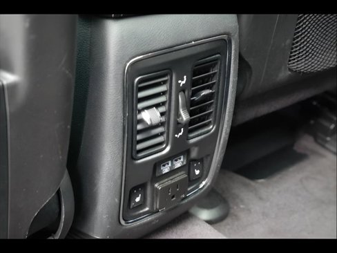 Used 2017 Jeep Grand Cherokee Limited w/ Luxury Group II image 7