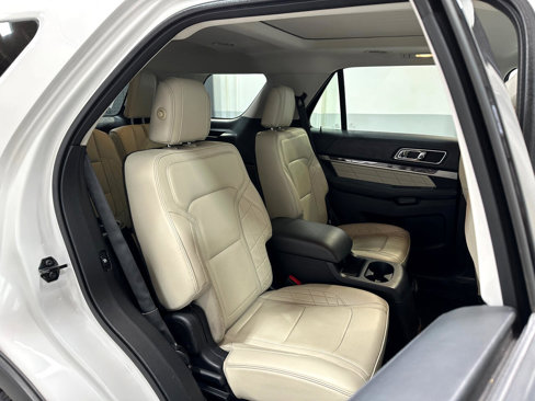 Used 2016 Ford Explorer Platinum image 17