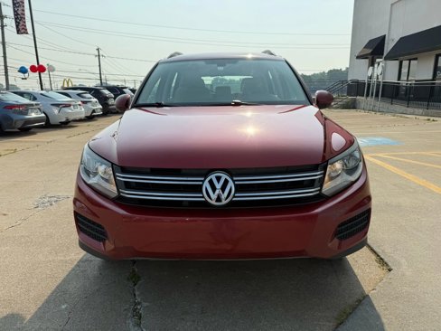 Used 2016 Volkswagen Tiguan S image 2