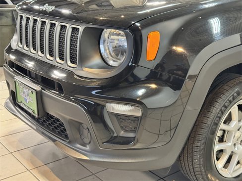 Used 2023 Jeep Renegade Latitude image 46