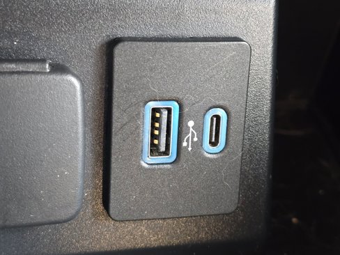 Used 2020 Ford Explorer XLT w/ Equipment Group 202A image 5