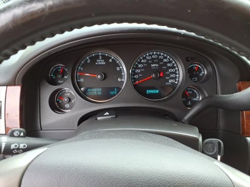 Used 2013 Chevrolet Suburban LT image 17