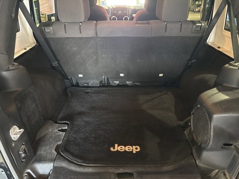 Used 2013 Jeep Wrangler Unlimited Sahara w/ Connectivity Group image 10