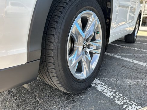 Used 2016 Toyota Highlander Limited image 10