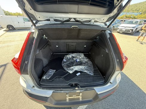 Used 2021 Volvo XC40 P8 Recharge image 21