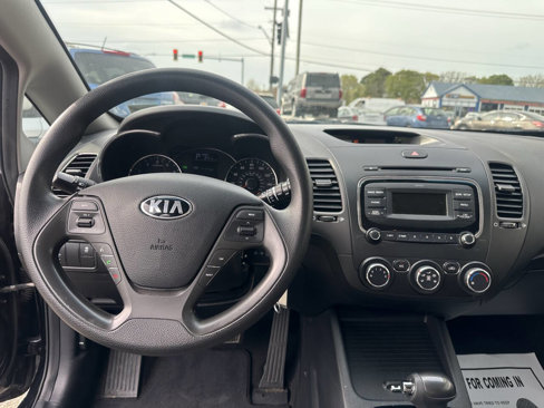 Used 2017 Kia Forte LX image 15