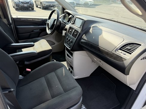 Used 2020 Dodge Grand Caravan SE w/ UConnect Hands-Free Group image 32