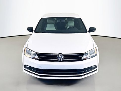 Used 2016 Volkswagen Jetta Sport image 4