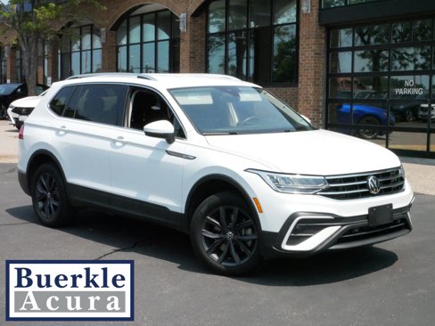 Used 2024 Volkswagen Tiguan SE image 1