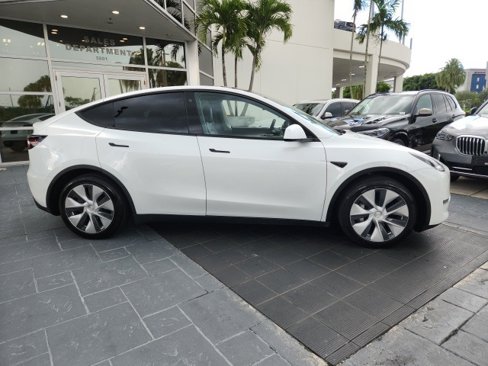 Used 2020 Tesla Model Y Long Range image 7