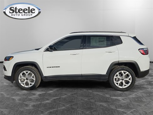 New 2025 Jeep Compass Latitude image 2
