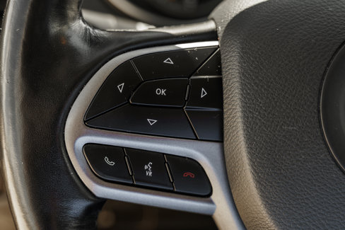 Used 2020 Jeep Cherokee Limited image 16