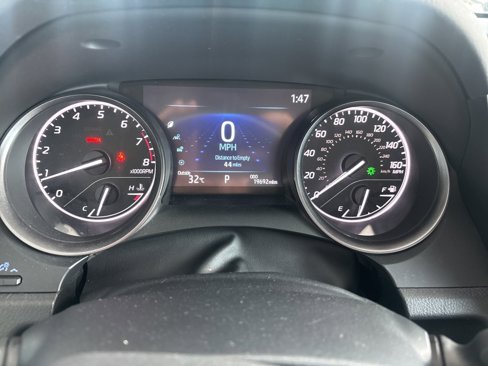Used 2023 Toyota Camry SE image 10