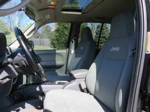 Used 2005 Jeep Liberty Limited image 21