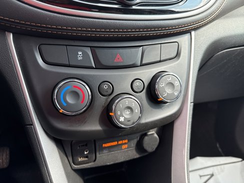 Used 2021 Chevrolet Trax LT w/ Driver Confidence Package image 20