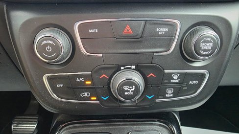 Used 2019 Jeep Compass Limited image 32