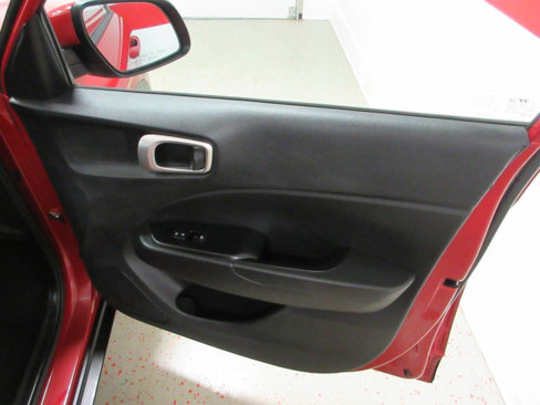 Used 2020 Hyundai Venue SE image 27