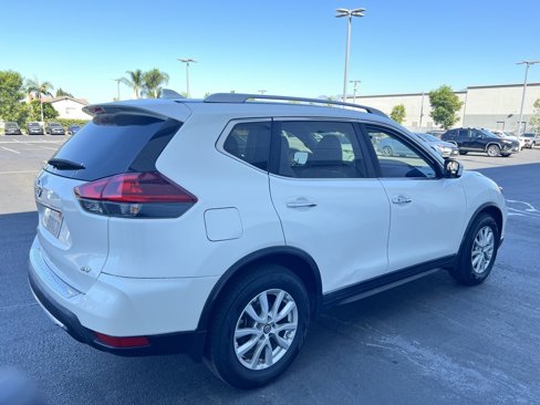 Used 2018 Nissan Rogue SV image 5