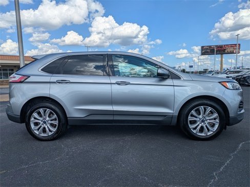Used 2022 Ford Edge Titanium image 2