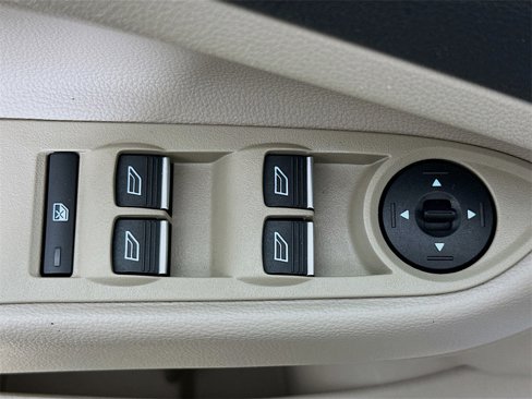 Used 2017 Ford Escape SE w/ Equipment Group 201A image 17