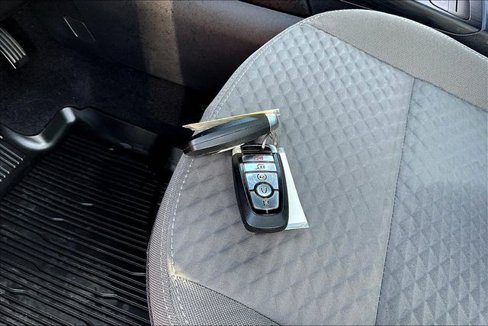 Used 2022 Ford Escape SE w/ SE Sport Appearance Package image 10