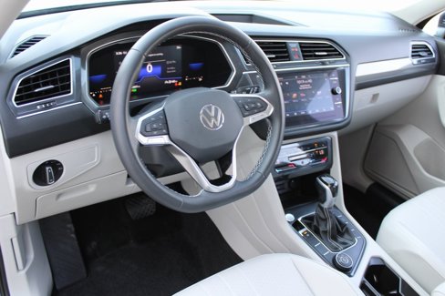 Certified 2023 Volkswagen Tiguan SE image 8