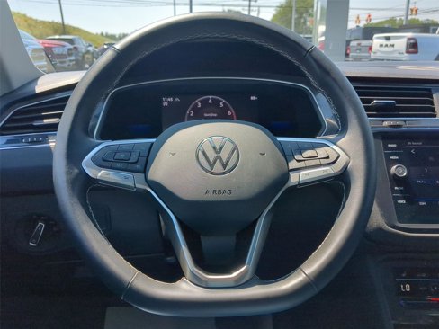Used 2022 Volkswagen Tiguan SE w/ Panoramic Sunroof Package image 18