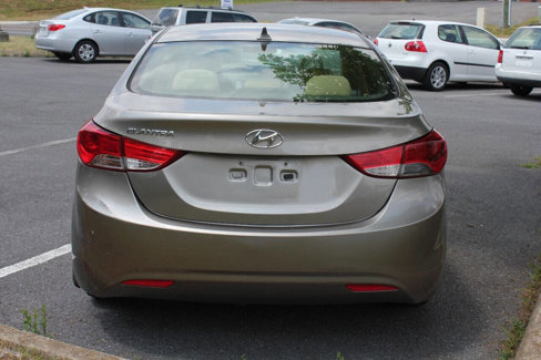 Used 2013 Hyundai Elantra GLS w/ Preferred Pkg image 6