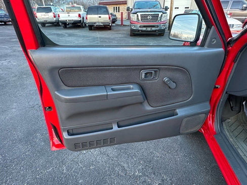 Used 2003 Nissan Frontier XE image 16
