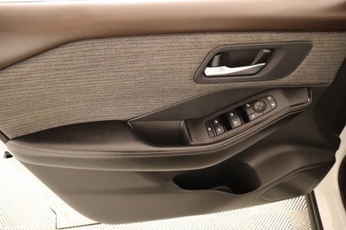 Used 2021 Nissan Rogue SV image 14