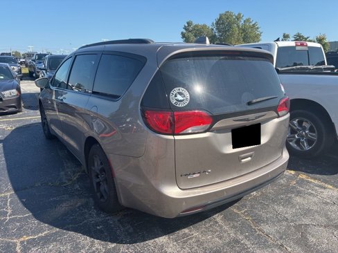 Certified 2018 Chrysler Pacifica Touring-L w/ S Appearance Package image 3