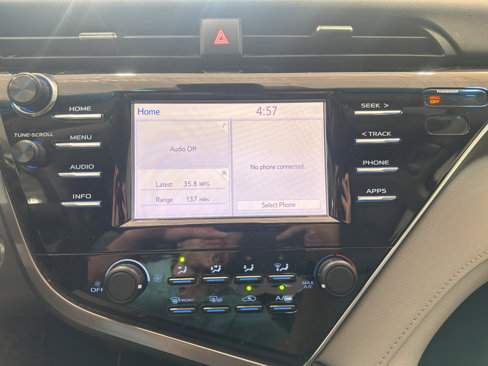 Used 2018 Toyota Camry LE image 22