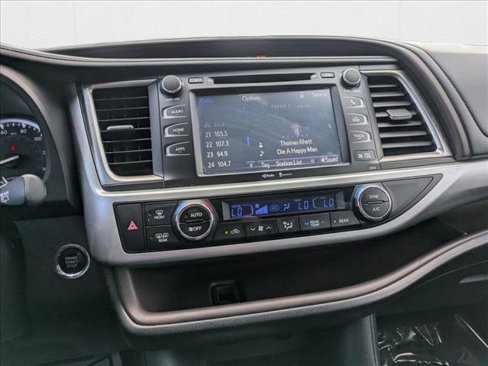 Used 2015 Toyota Highlander XLE image 12