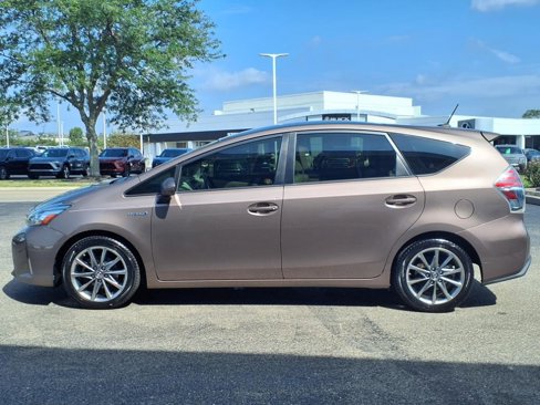 Used 2017 Toyota Prius V Five image 3