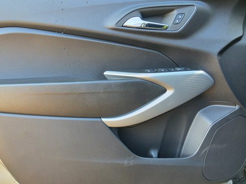 New 2025 Chevrolet Trax RS w/ Sunroof Package image 14