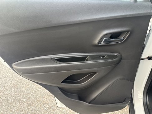Used 2019 Chevrolet Trax LS image 20