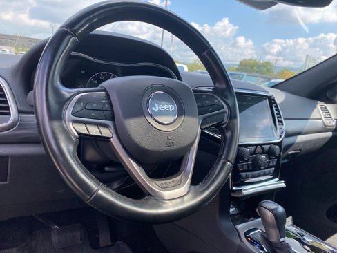 Used 2022 Jeep Grand Cherokee Laredo X image 9