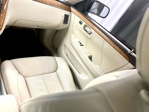 Used 2011 Cadillac DTS Platinum image 20