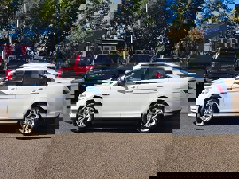 Used 2016 Ford Taurus SE image 5