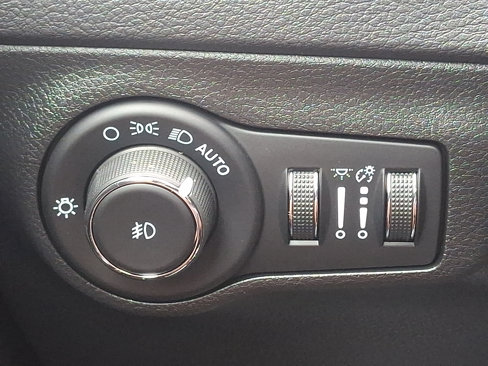 Used 2021 Jeep Compass Latitude w/ Sun and Sound Group image 23