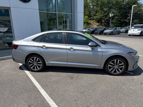 Used 2025 Volkswagen Jetta SE image 11