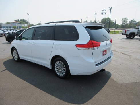 Used 2013 Toyota Sienna XLE image 6