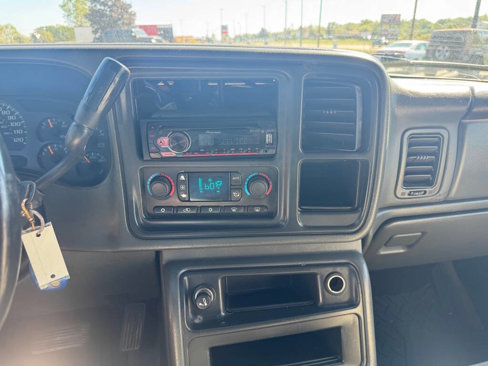 Used 2004 Chevrolet Silverado 2500 LT image 17