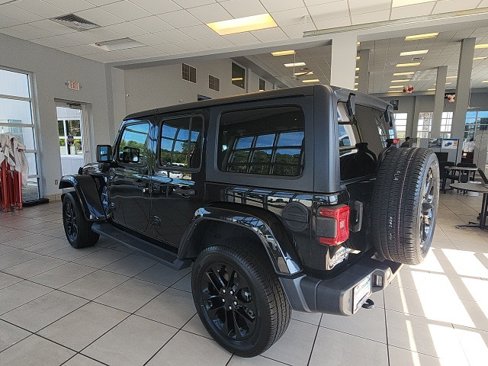 Certified 2021 Jeep Wrangler Unlimited Sahara w/ Cold Weather Group image 13